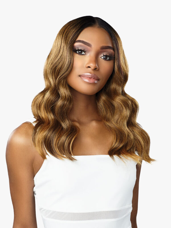 Sensationnel BUTTA LACE HUMAN HAIR BLEND BEACH WAVE 20″ - Image 2